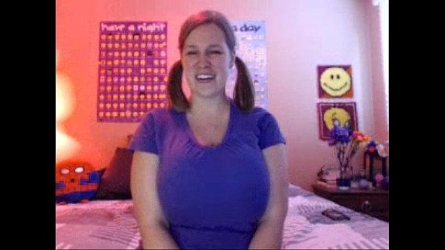 Smiley Emma Bigboobs Bbw Big Tits Tease Straight Moan Flash Games
